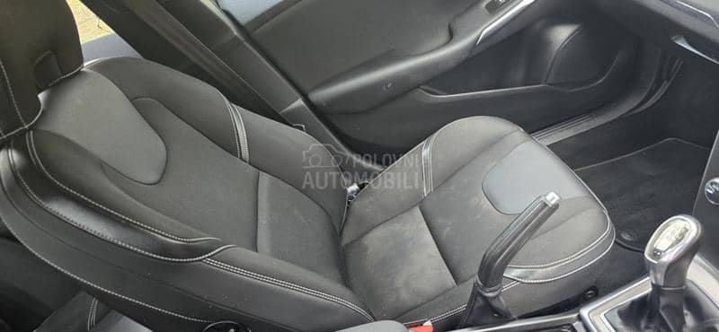 Volvo V40 2013. god. -  kompletan auto u delovima