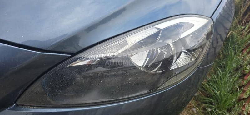 Volvo V40 2013. god. -  kompletan auto u delovima