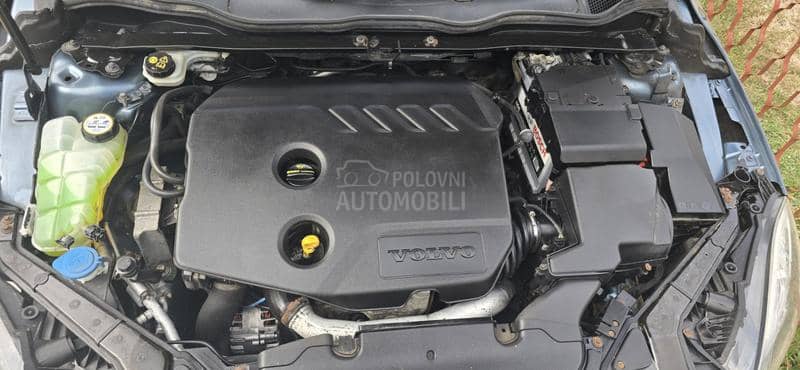 Volvo V40 2013. god. -  kompletan auto u delovima