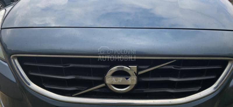 Volvo V40 2013. god. -  kompletan auto u delovima