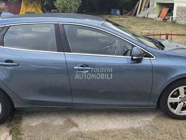 Volvo V40 2013. god. -  kompletan auto u delovima