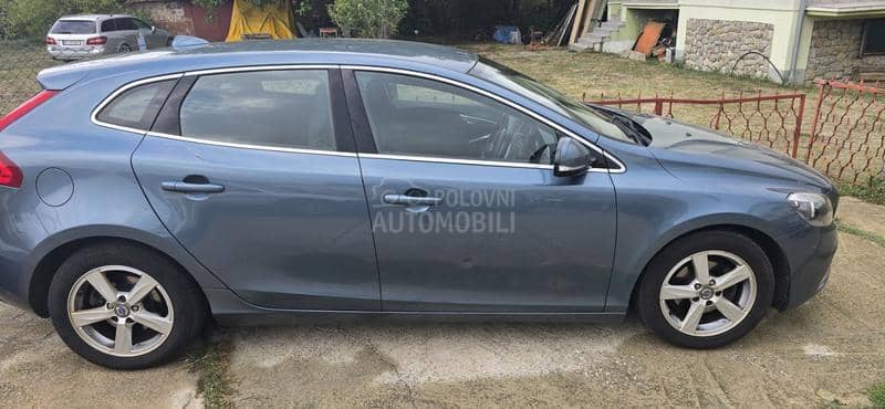 Volvo V40 2013. god. -  kompletan auto u delovima