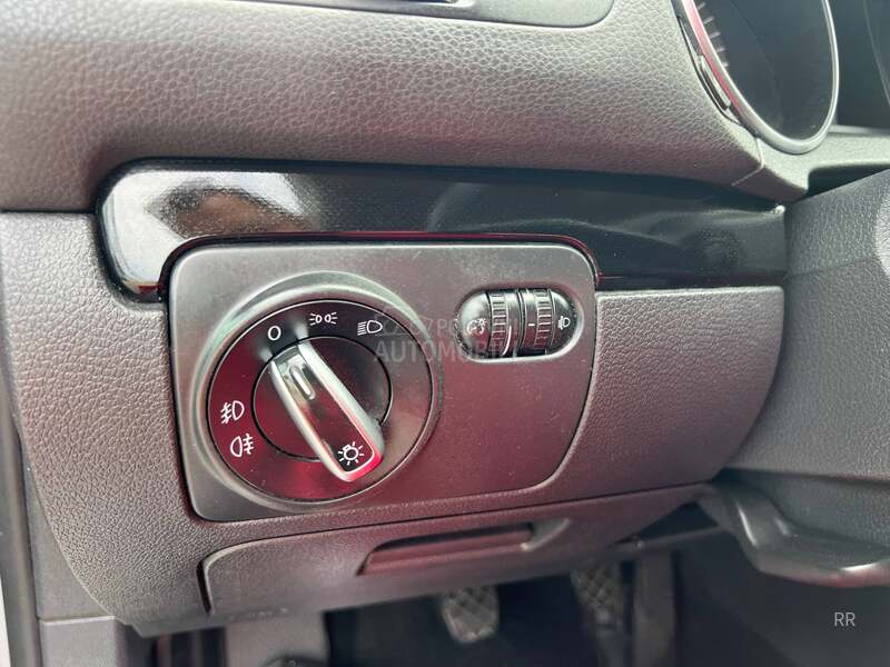 Volkswagen Golf 6 1.6TDI NaV
