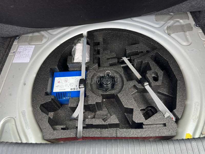 Volkswagen Golf 6 1.6TDI NaV