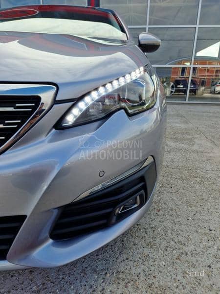 Peugeot 308 1.2 PURETECH ALLURE