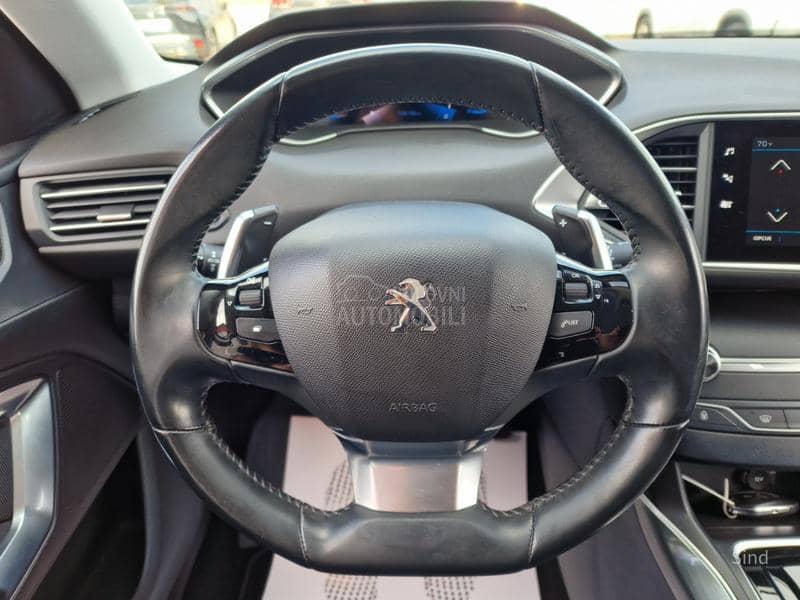 Peugeot 308 1.2 PURETECH ALLURE