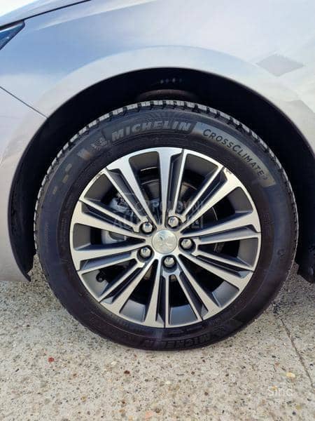 Peugeot 308 1.2 PURETECH ALLURE