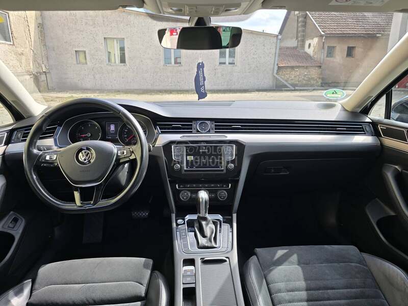 Volkswagen Passat B8 2.0 DSG HIGHLINE