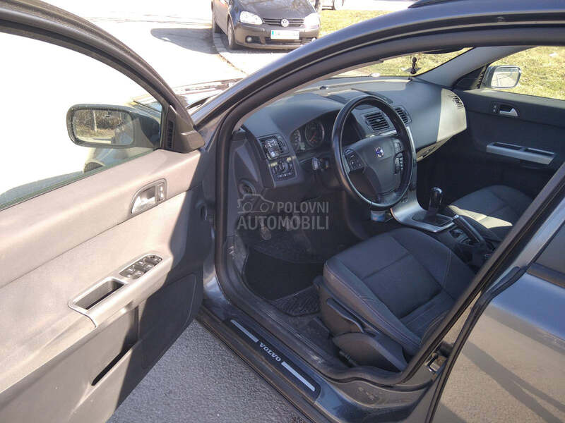 Volvo V50 