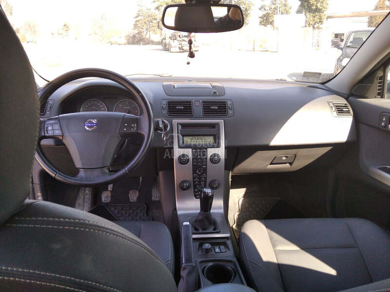 Volvo V50 