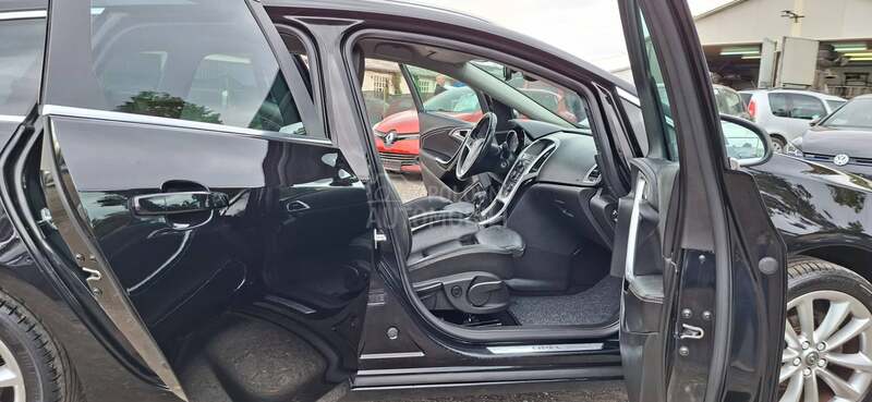 Opel Astra J 1.4 SPORT NA VI FU L