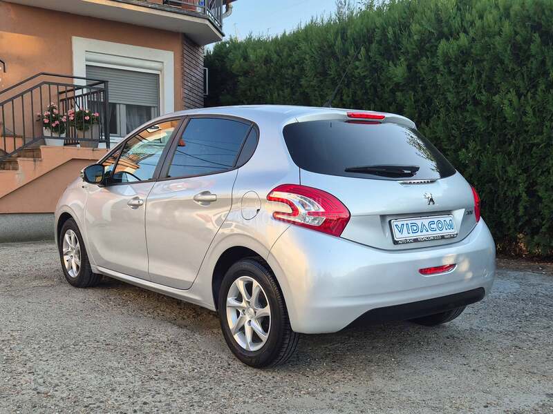 Peugeot 208 1.2/CH/