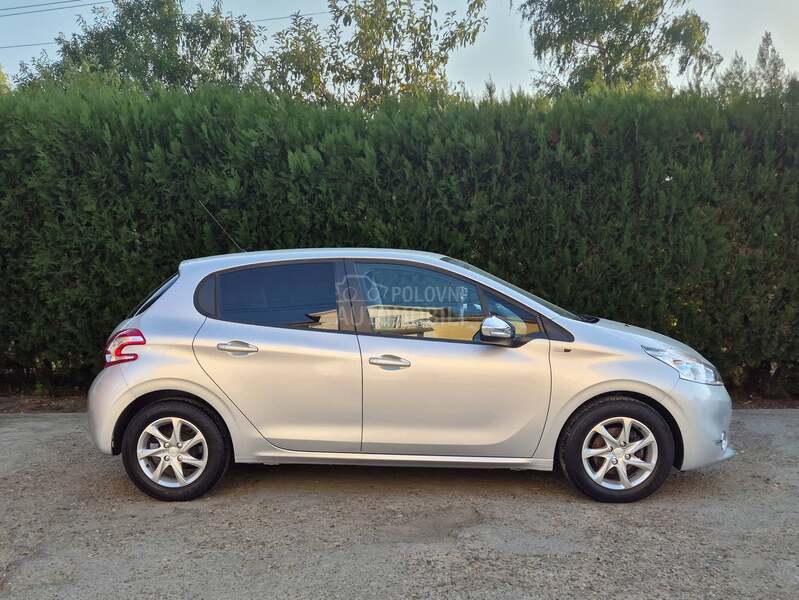 Peugeot 208 1.2/CH/