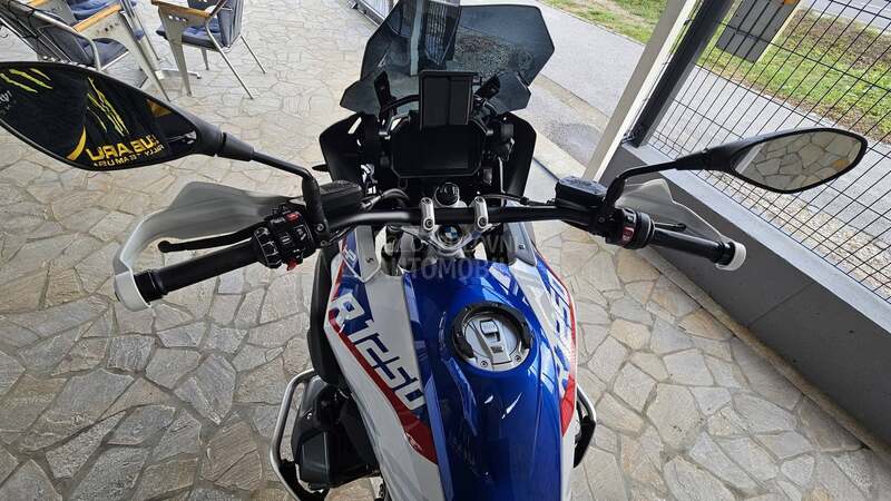 BMW r 1250 gs hp r1250gs niži