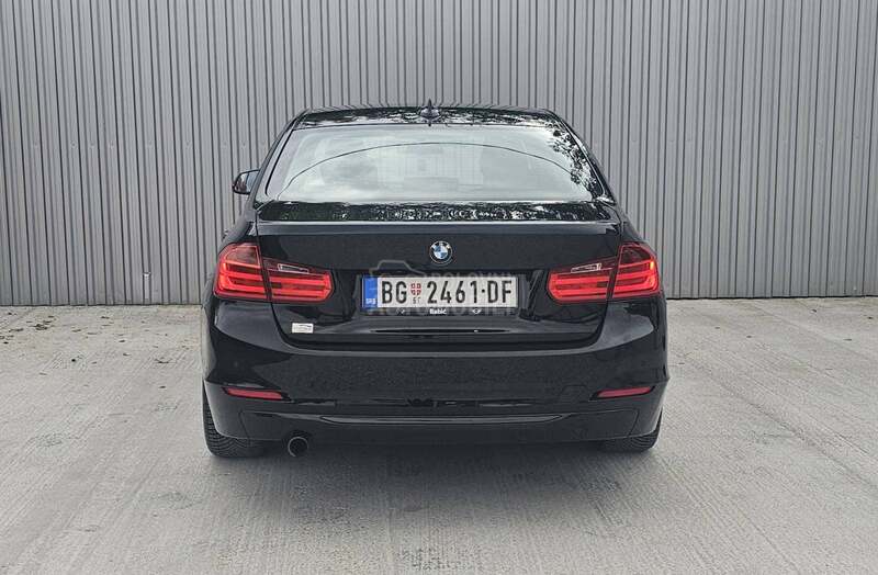 BMW 318 d   S E R V I S N A