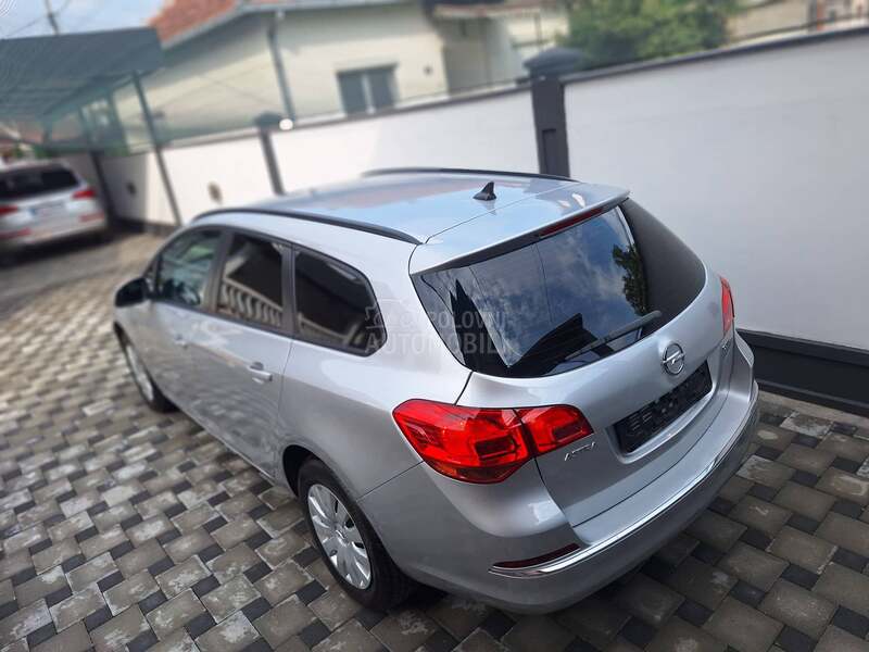Opel Astra J COSMO NOVA
