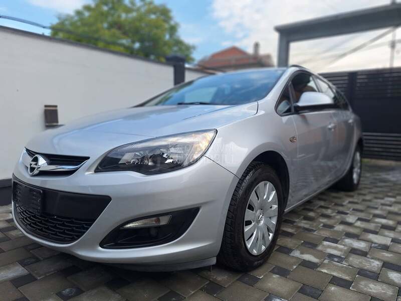 Opel Astra J COSMO NOVA