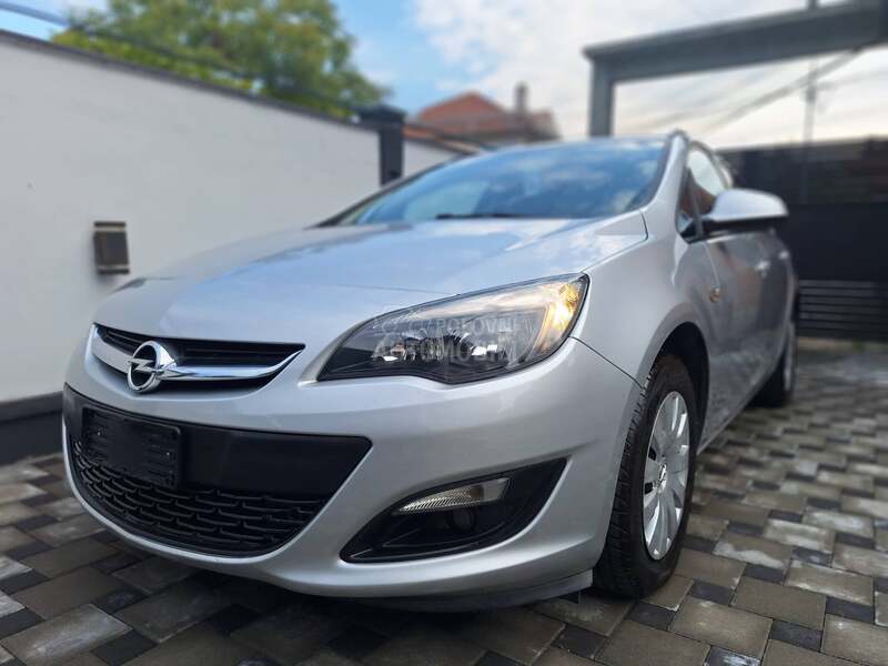 Opel Astra J COSMO NOVA