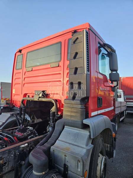 MAN 26 340 kabina i delovi