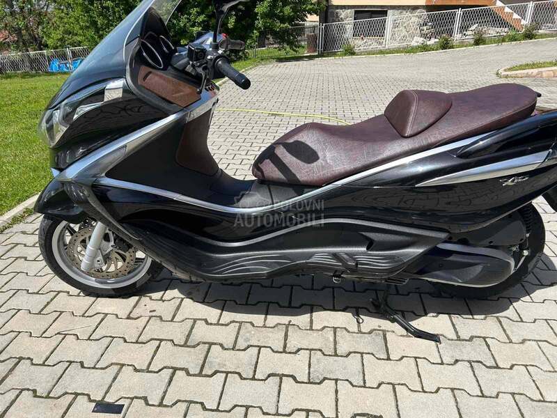 Piaggio x10