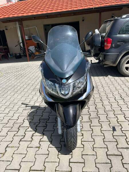 Piaggio x10
