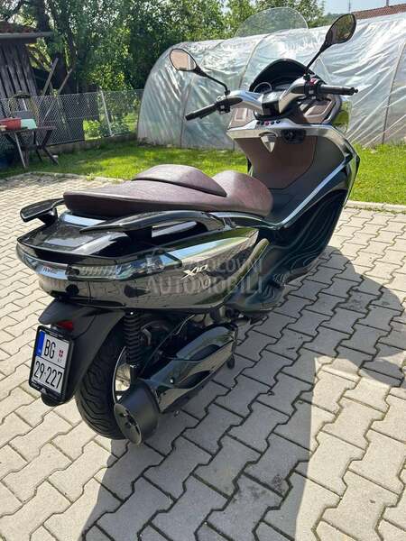 Piaggio x10