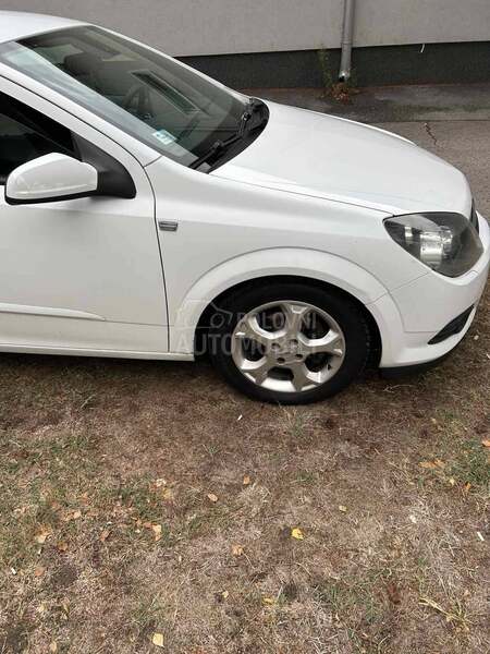 Opel Astra H GTC