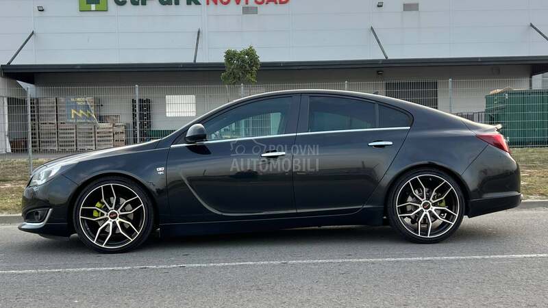 Opel Insignia 2.0BITURBO SPORT 4WD