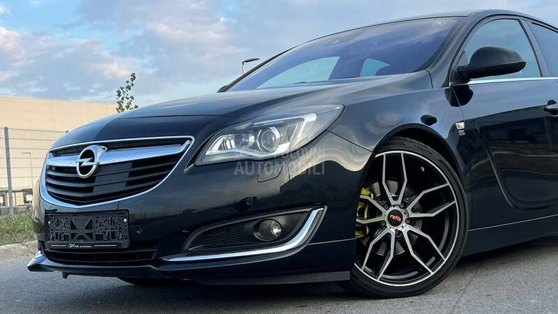 Opel Insignia 2.0BITURBO SPORT 4WD