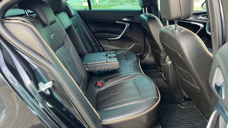 Opel Insignia 2.0BITURBO SPORT 4WD