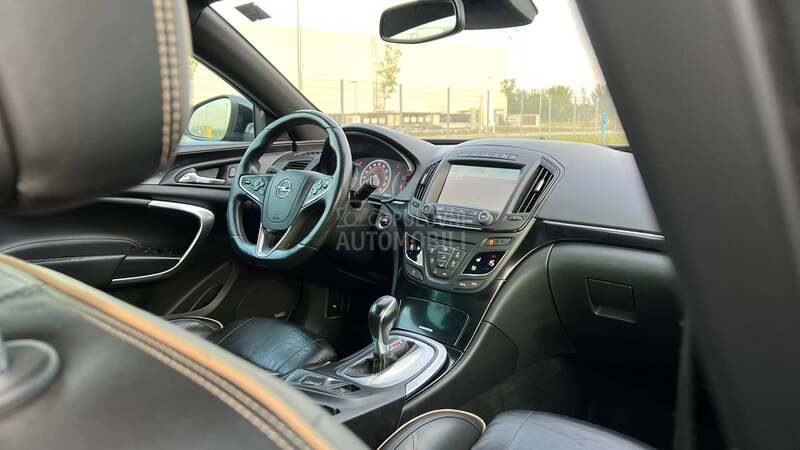 Opel Insignia 2.0BITURBO SPORT 4WD