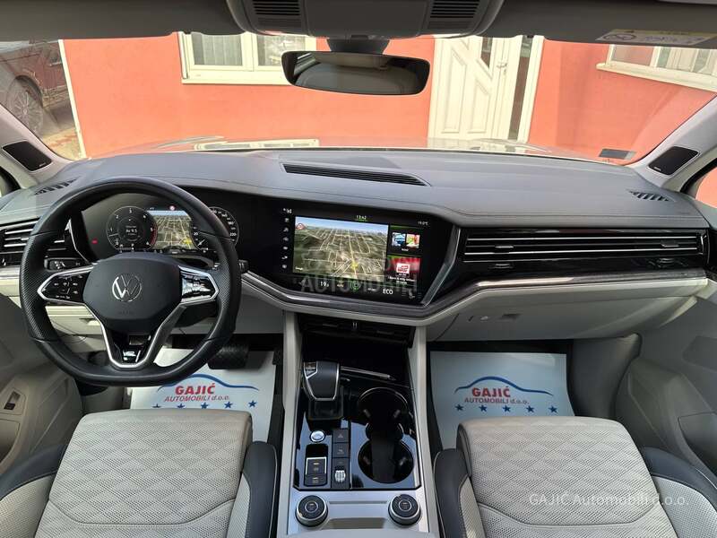 Volkswagen Touareg 3.0TDI R LINE
