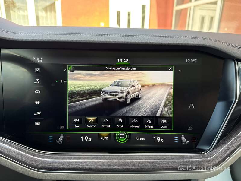 Volkswagen Touareg 3.0TDI R LINE