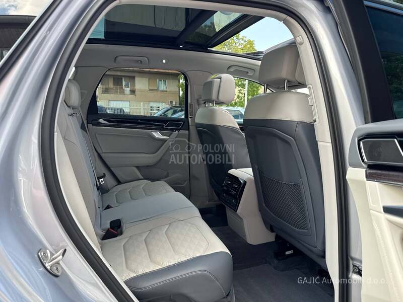 Volkswagen Touareg 3.0TDI R LINE