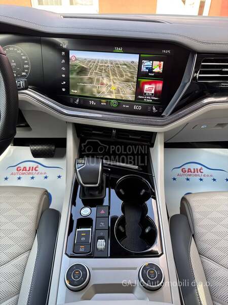 Volkswagen Touareg 3.0TDI R LINE