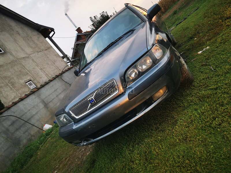 Volvo V40 