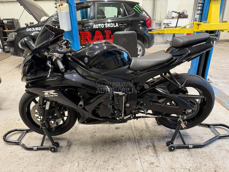 Suzuki Gsx R K9 750