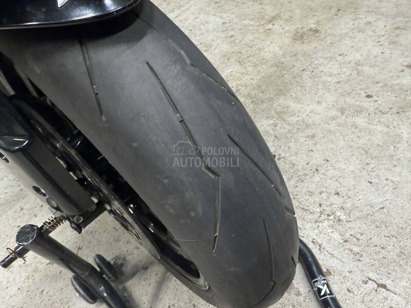 Suzuki Gsx R K9 750