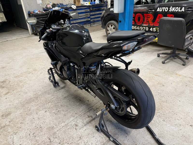 Suzuki Gsx R K9 750