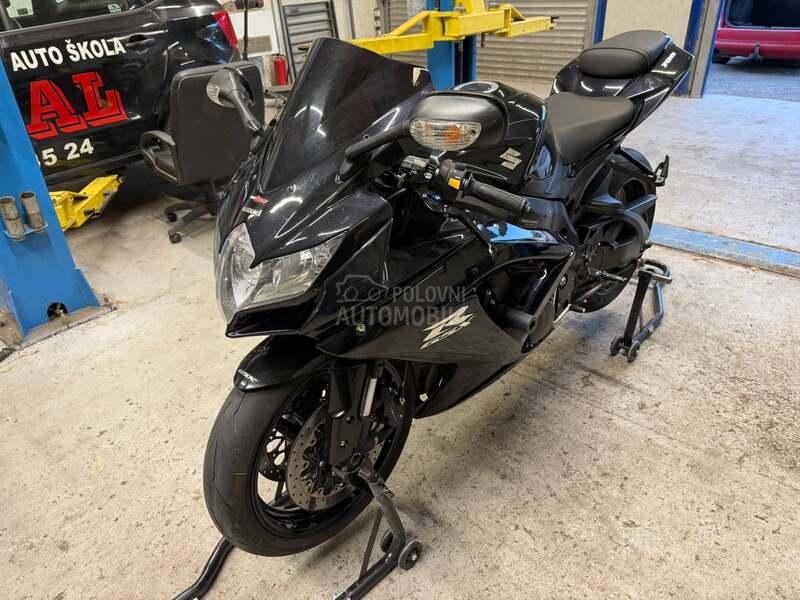 Suzuki Gsx R K9 750