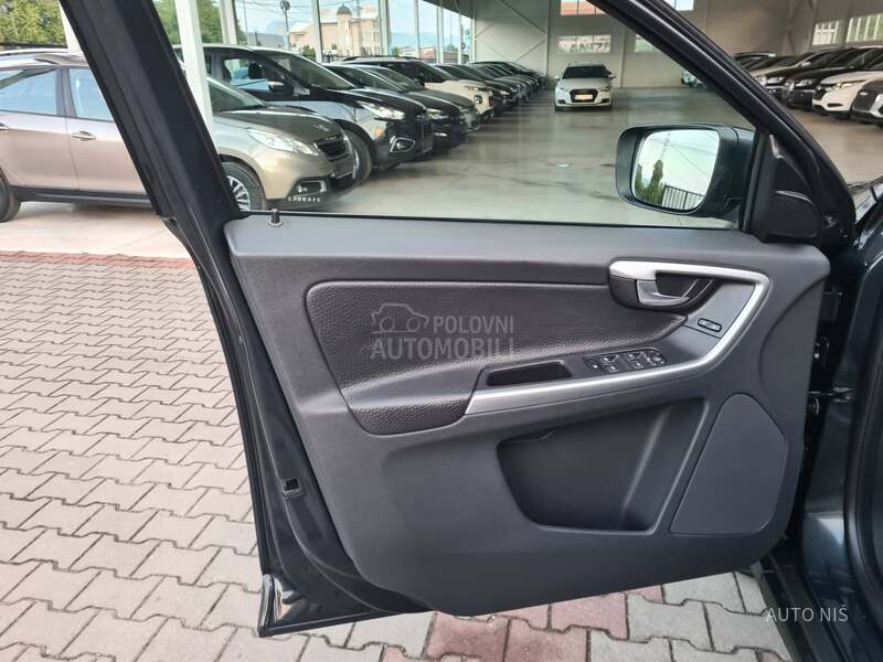 Volvo XC60 2.0 D LUX EDITION