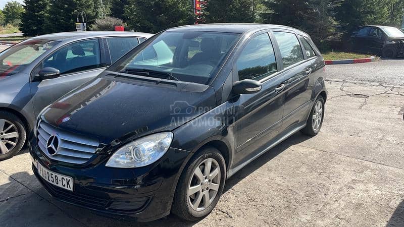 Mercedes Benz B 200 -  kompletan auto u delovima