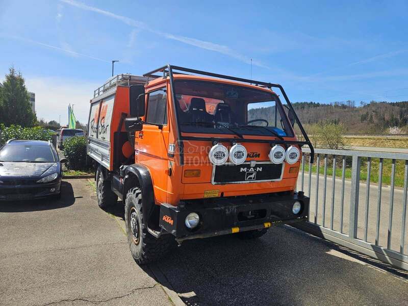 Nissan Patrol Paris Dakar kamion