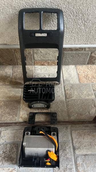 zadnja rešetka ventilacije