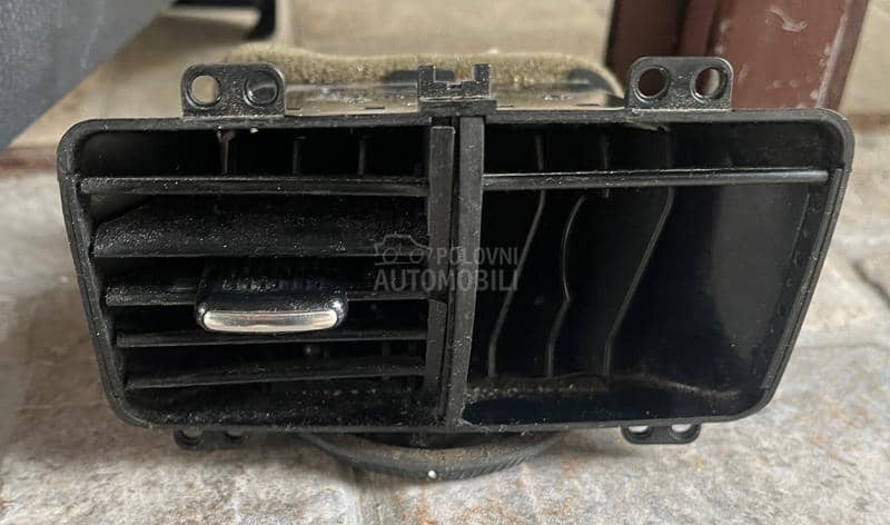 zadnja rešetka ventilacije