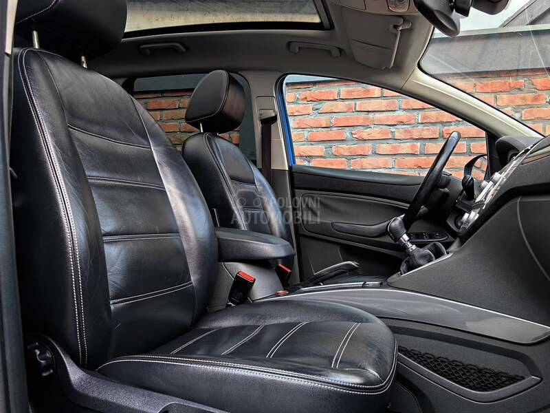 Ford Kuga CDTI 4x4 PAN0 NAVl