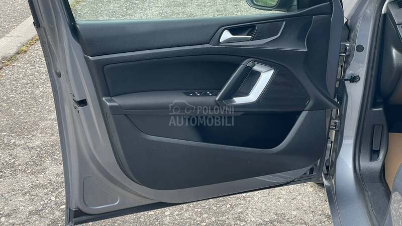 Peugeot 308 1.6HDi/LED/NAV