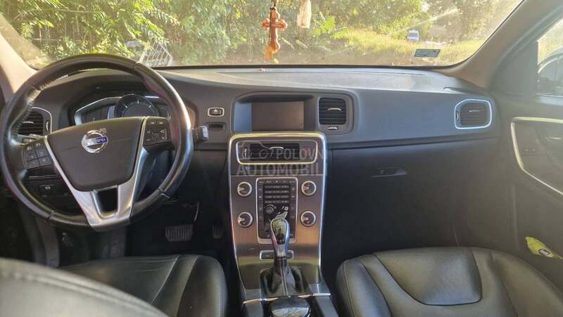 Volvo V60 2.4