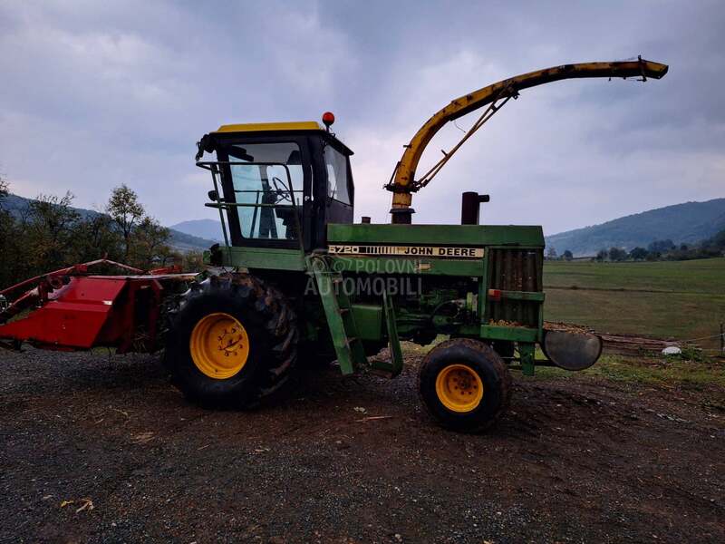John Deere 5720