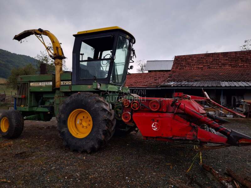 John Deere 5720